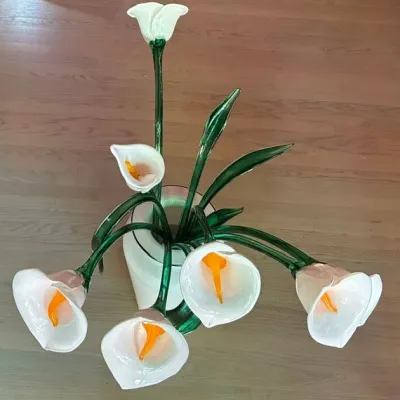 Sale Photo Thumbnail #358: 7 calla lilies and 6 stems.
Stabilized by sand in the vase.
Measures 38 inches high and 12 inches wide.