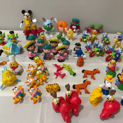 Mixed Lot Rubber/Plastic Toys From 80’s 90’s; Garfield, Muppet Babies, M&m, Peanuts, Dark Wing Duck