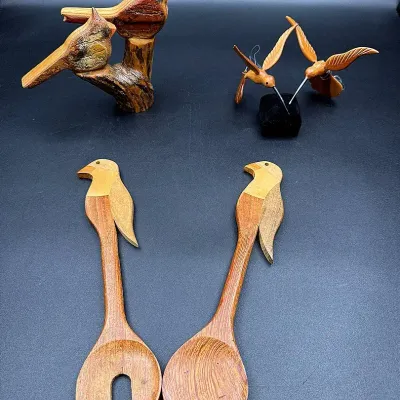 Wood Carved Decor Featuring A Jan Dwyer Collectible “Cardinals On A Stump”