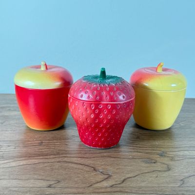 LOT 136F: Vintage Milk Glass Strawberry & Apples