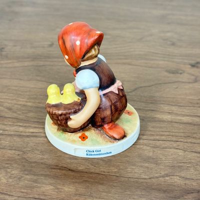 LOT 6F: Pair of Vintage Goebel Hummels: 57/0 Chick Girl & 96 Little Shopper