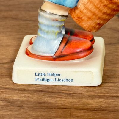 LOT 11F: Pair of Vintage Goebel Hummel Figurines w Boxes: 214/E We Congratulate & 73 Little Helper