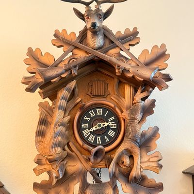 LOT 168W: Vintage Deer Head German Wooden Wall Cuckoo Clock