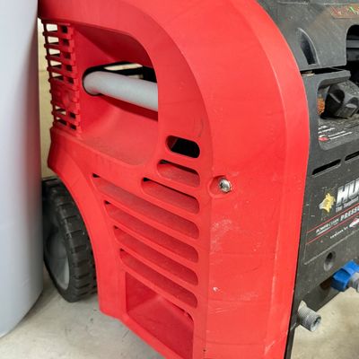 LOT 81G: Husky Pressure Washer w Attachments