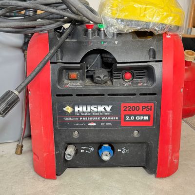 LOT 81G: Husky Pressure Washer w Attachments