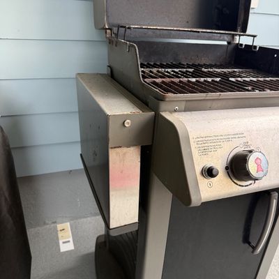 LOT 124L: Weber Spirit Grill