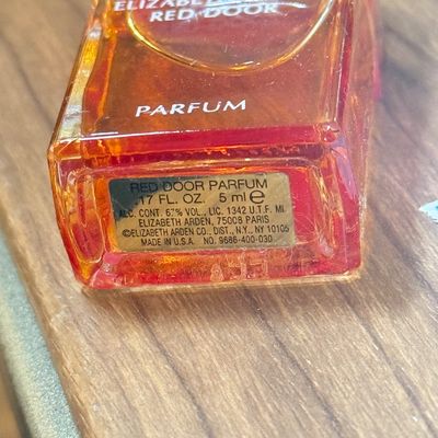 LOT 45F: Vintage Perfume Splash Bottles: Elizabeth Arden Red Door, Diamonds & Rubies, Samsara Guerlain & More