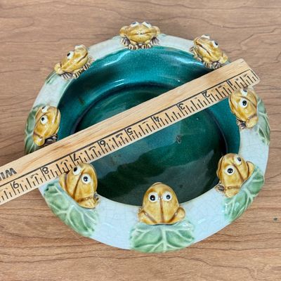LOT 40F: Vintage/Antique Majolica Frog Lily Pad Planter Bowl