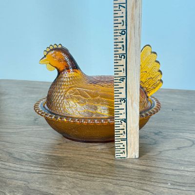 LOT 36F: Vintage Amber Glass Hen on a Nest (6")