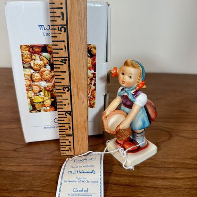LOT 11F: Pair of Vintage Goebel Hummel Figurines w Boxes: 214/E We Congratulate & 73 Little Helper