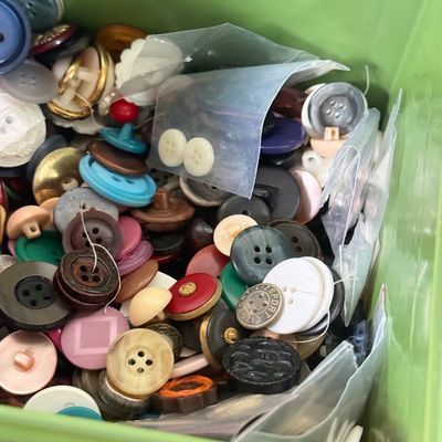 LOT 149F: Vintage Plastic Sewing Kit Case FULL of Various Buttons