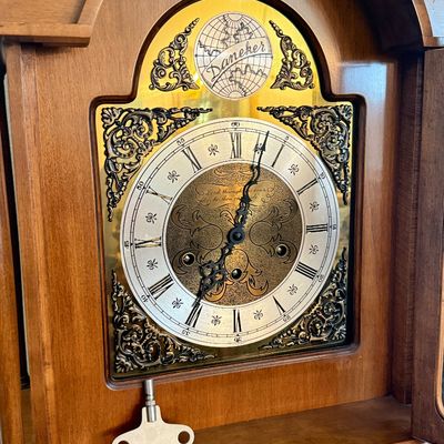 LOT 24F: Vintage Daneker "York County" Grandmother Clock w Key