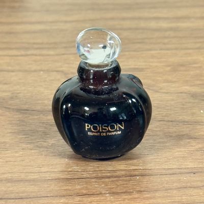 LOT 50F: Vintage Perfume Splash Bottles: Christian Dior Poison, Sun Moon and Stars & More