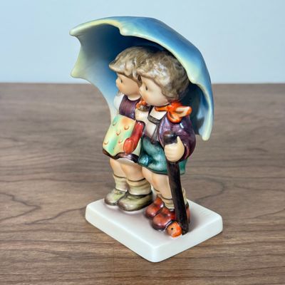 LOT 9F: Vintage Goebel Hummel 71/2/0 Stormy Weather Figurine w Box