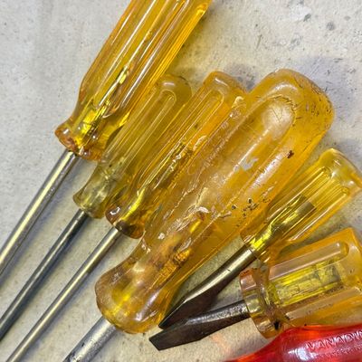 LOT 98G: Variety of Screwdrivers