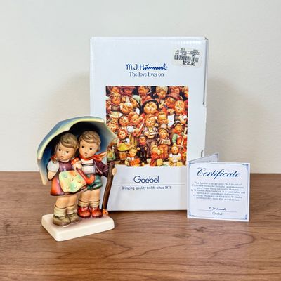 LOT 9F: Vintage Goebel Hummel 71/2/0 Stormy Weather Figurine w Box