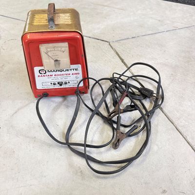 LOT 115G: Marquette Bantam Booster King Battery Charger Model 30.104
