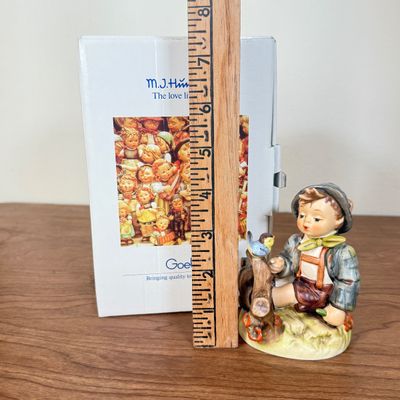 LOT 10F: Vintage Goebel Hummel Figurine 413 Whistler's Duet w Box