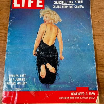 LOT 156F: November 9, 1959 Marilyn Monroe Cover Life Magazine & Vintage Marilyn Monroe Etched Glass Rectangle Paperweight