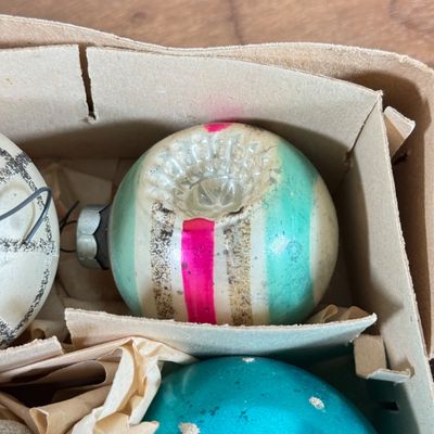LOT 143F: Vintage Glass Christmas Ornaments in Boxes: Shiny Brite & More