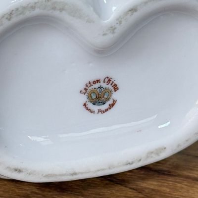 LOT 38F: Vintage Lefton China Lady Hand Vase & Glamour Girl Lady Head Planter