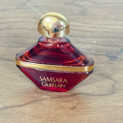 LOT 45F: Vintage Perfume Splash Bottles: Elizabeth Arden Red Door, Diamonds & Rubies, Samsara Guerlain & More
