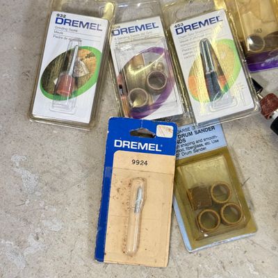 LOT 111G: NIP Dremel Bits, Dremel Model 290 Engraver & Rotary Tool