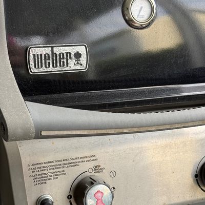 LOT 124L: Weber Spirit Grill