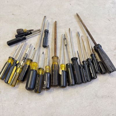 LOT 103G: Collection of Screwdrivers