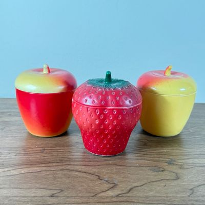 LOT 136F: Vintage Milk Glass Strawberry & Apples
