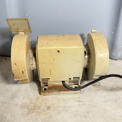 LOT 80G: Black & Decker 5” Bench Grinder