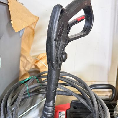LOT 81G: Husky Pressure Washer w Attachments