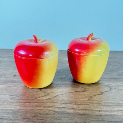 LOT 136F: Vintage Milk Glass Strawberry & Apples