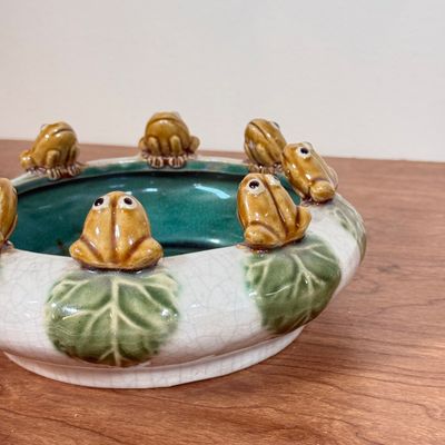 LOT 40F: Vintage/Antique Majolica Frog Lily Pad Planter Bowl