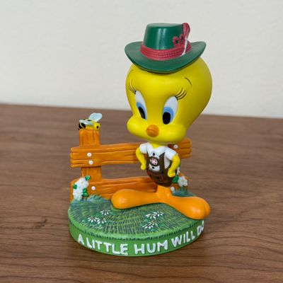 LOT 5F: 2000 Goebel Warner Brothers Tweety Alpine Outfit "A Little Hum Will Do" Figurine