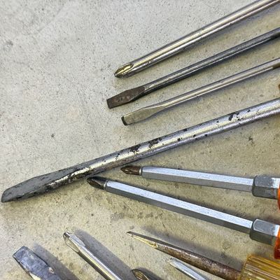 LOT 98G: Variety of Screwdrivers