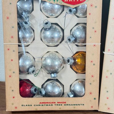 LOT 146F: Vintage Glass Christmas Ornaments: Shiny Brite & More