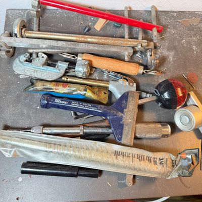 LOT 84G: Miscellaneous Lot of Tools/Garage Finds