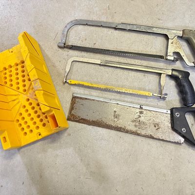 LOT 102G: Stanley Miter Box, Mini Hacksaws & Hand Saw