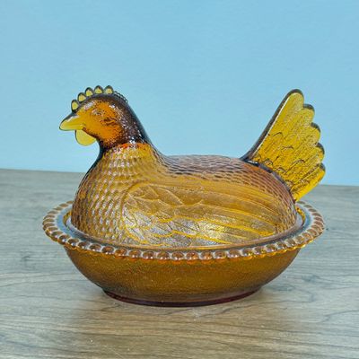 LOT 36F: Vintage Amber Glass Hen on a Nest (6")