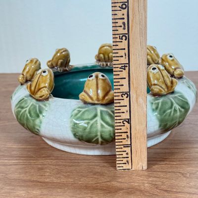LOT 40F: Vintage/Antique Majolica Frog Lily Pad Planter Bowl