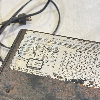 LOT 116G: Sears 6amp Battery Charger 6 and 12 Bit