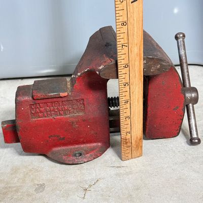 LOT 79G: Vintage Wilton Red Bench Vice