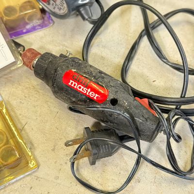 LOT 111G: NIP Dremel Bits, Dremel Model 290 Engraver & Rotary Tool