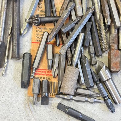 LOT 109G: Variety of Drill Bits & NIP Glass Cutter