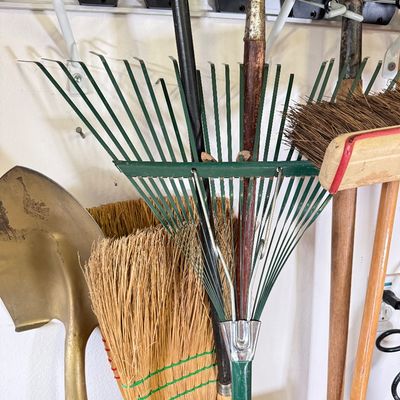 LOT 121G: Yard Tools: Shovel, Brooms, Rakes