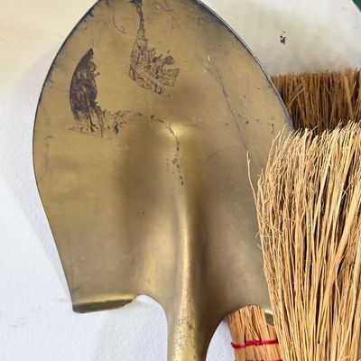 LOT 121G: Yard Tools: Shovel, Brooms, Rakes