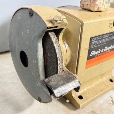 LOT 80G: Black & Decker 5” Bench Grinder