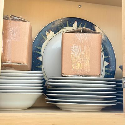 LOT 172K: Sakura Snowman Dish Set: Mugs, Dinner Playes, Bowls & More - service for 8