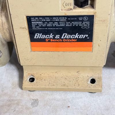 LOT 80G: Black & Decker 5” Bench Grinder